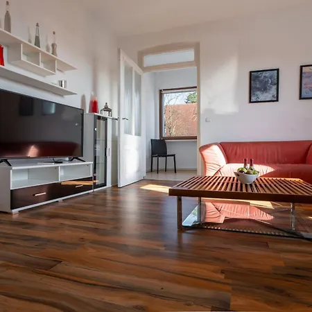 Apartment Haus 4 Jahreszeiten- Herbst Mit Terrasse, Bio-kamin Und 2 Schlafzimmer *