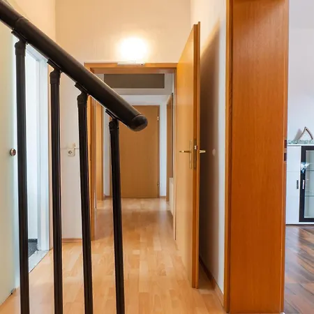 Haus 4 Jahreszeiten- Herbst Mit Terrasse, Bio-kamin Und 2 Schlafzimmer Apartment Karlshagen